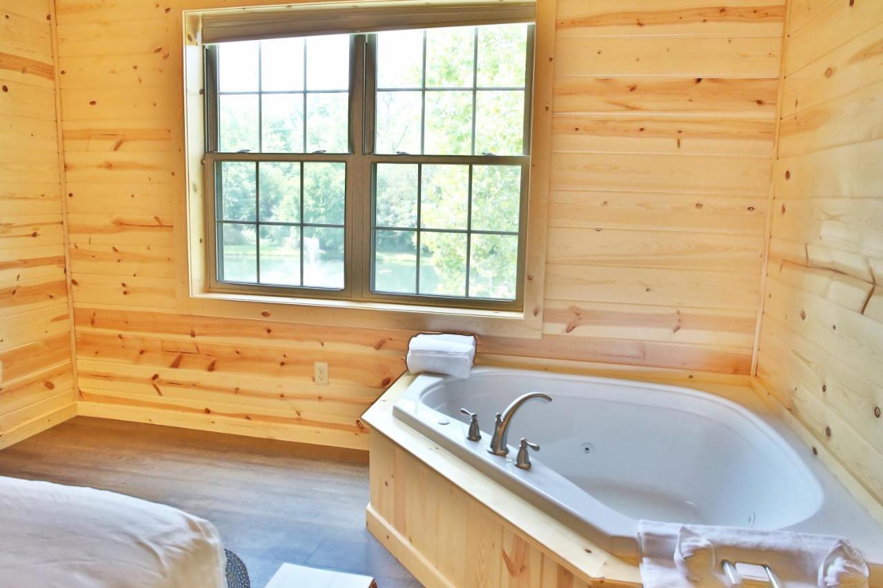 Waterview Lodge By Amish Country Lodging ミラーズバーグ エクステリア 写真